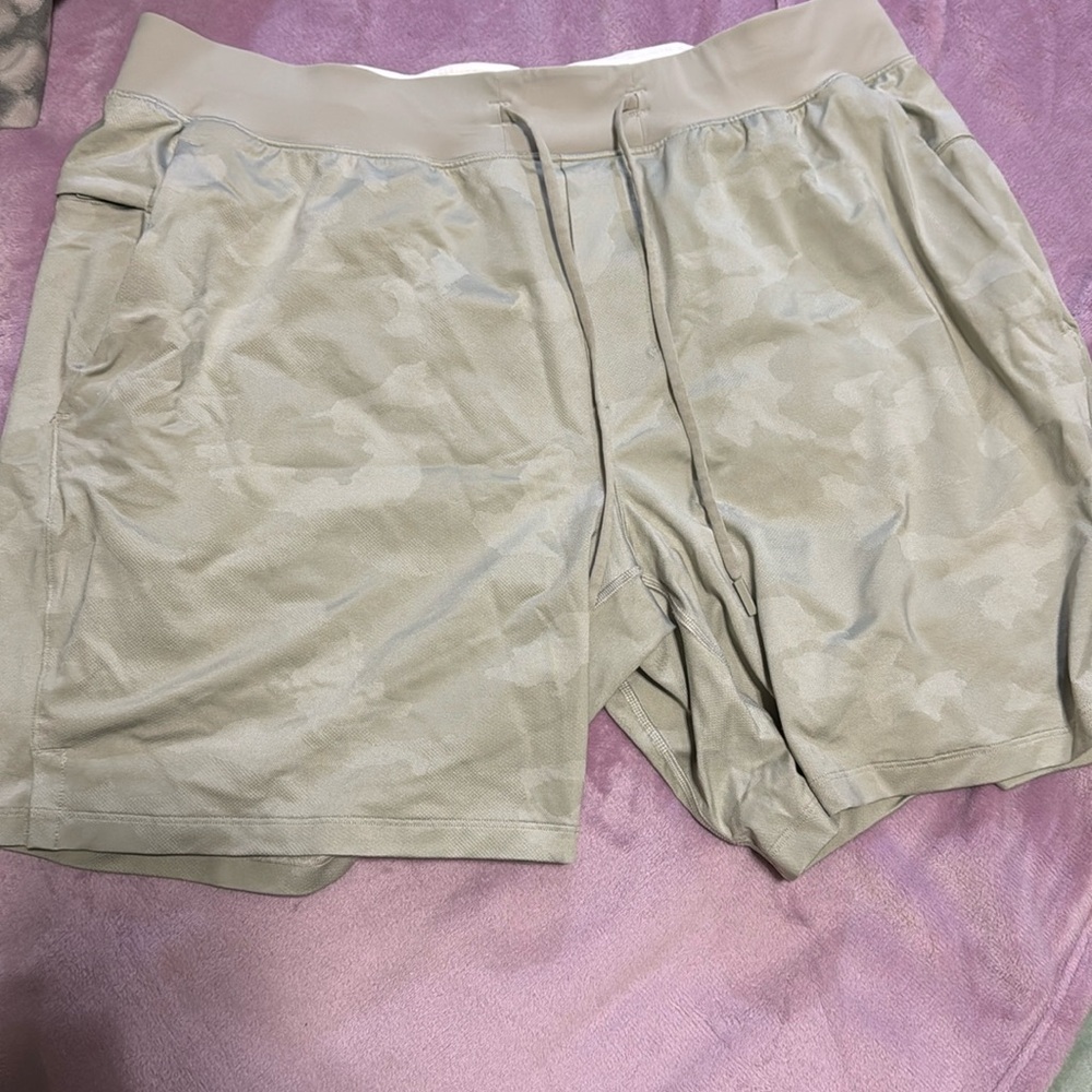 Men’s lulu shorts